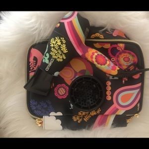 Amika travel blow dryer with diffuser